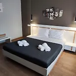 Luxury α2 Deskati