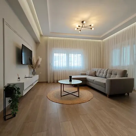 Luxury α2 Апартамент *