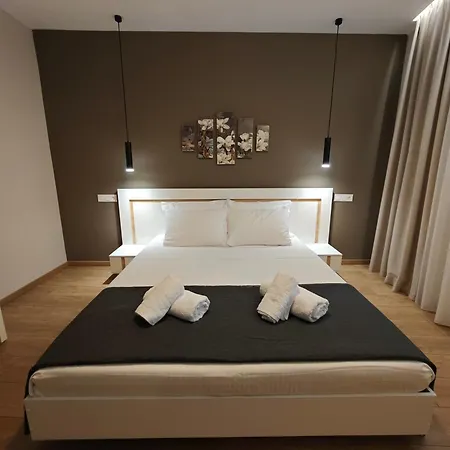 Luxury α2 Deskati