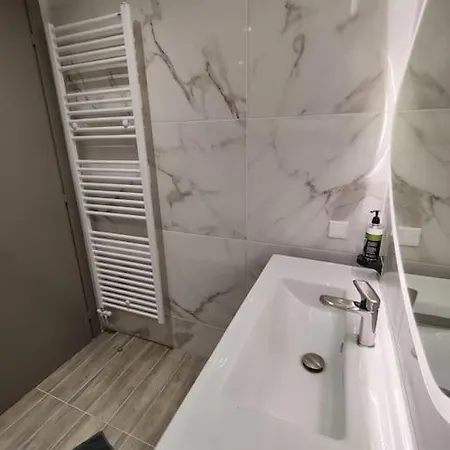Luxury α2 Deskati